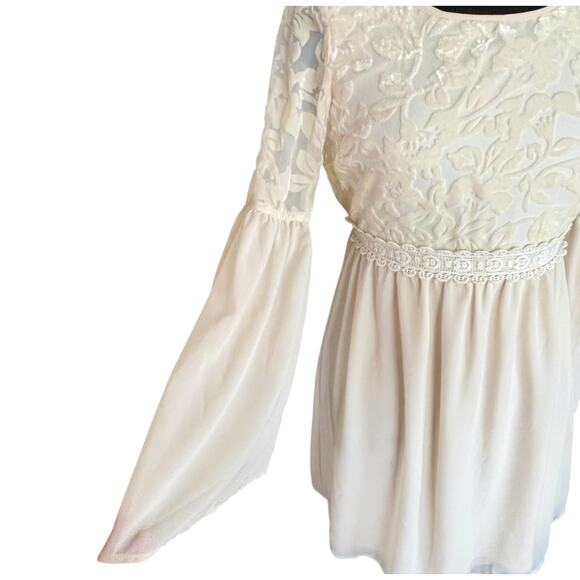 Flying Tomato Babydoll Dress Velvet Embossed Flare Sleeves Sz Small Fairy Angel - Picture 2 of 9